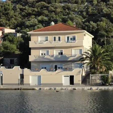 & Draga Apartment *